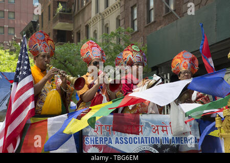 4. jährliche Nepal Day Parade im Jahr 2019 an der Madison Avenue in New York City. Stockfoto