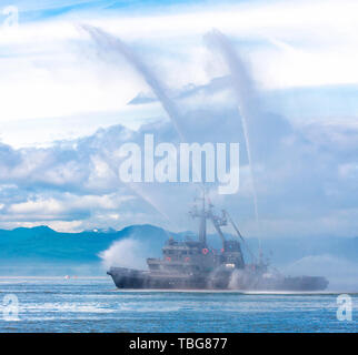 Schlauch Boot sprühen Wasser auf Kamtschatka auf Paciic Ozean Stockfoto