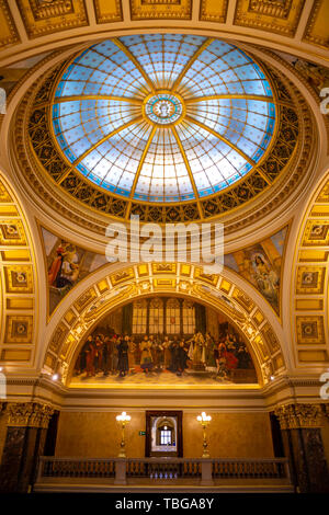 Dach des Pantheon im Nationalmuseum im neo-renaissance Stil, zuletzt im Jahr 2018 renoviert, auf dem Wenzelsplatz in Prag, Tschechische Republik Stockfoto