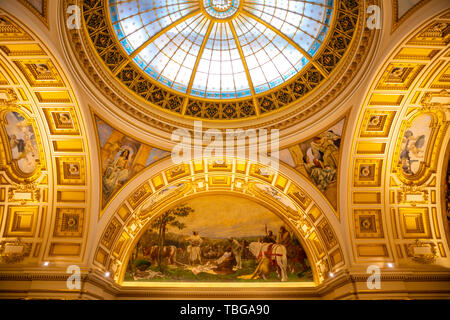 Dach des Pantheon im Nationalmuseum im neo-renaissance Stil, zuletzt im Jahr 2018 renoviert, auf dem Wenzelsplatz in Prag, Tschechische Republik Stockfoto