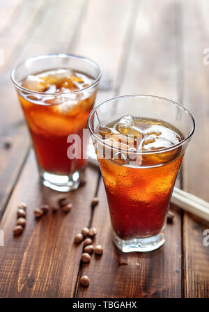 Lecker lecker erfrischenden kalten Kaffee mit Eis in Gläser. Stockfoto