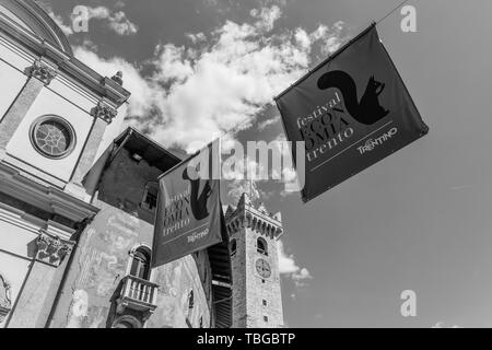 TRENTO, Italien - 31 Mai, 2019: Internationales Festival der Wirtschaft, Domplatz, Trento, Trentino Alto Adige, Italien, Europa. Das Festival der Wirtschaft t Stockfoto