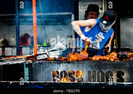 2019-06-01 Windsor, Ontario Kanada Ribfest Food Festival Rippen Huhn zog Pork Barbecue Grill kochen von Boss Hog Riverfront Frische Stockfoto