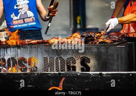 2019-06-01 Windsor, Ontario Kanada Ribfest Food Festival Rippen Huhn zog Pork Barbecue Grill kochen von Boss Hog Riverfront Frische Stockfoto