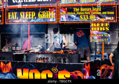 2019-06-01 Windsor, Ontario Kanada Ribfest Food Festival Rippen Huhn zog Pork Barbecue Grill kochen von Boss Hog Riverfront Frische Stockfoto