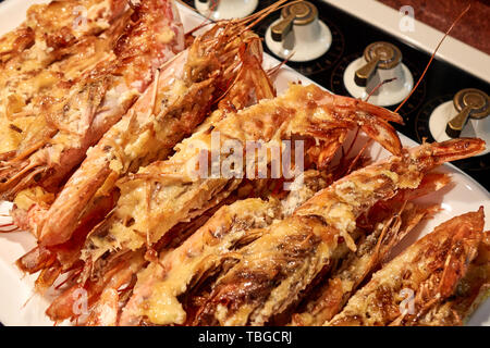 Riesig und lecker Frittierte Garnelen direkt aus dem Ofen close-up Stockfoto