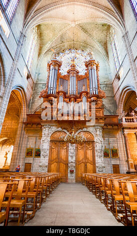 Beziers, Frankreich - Juni, 2018: die Kathedrale Saint-Nazaire Beziers in der Stadt. Dom ist die größte gotische Denkmal in der Stadt. Im XIV centu gebaut Stockfoto