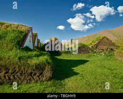 Til Solu Laufas Museum, im Norden Islands. Im alten Stil torfbedeckten Bauernhaus. Stockfoto