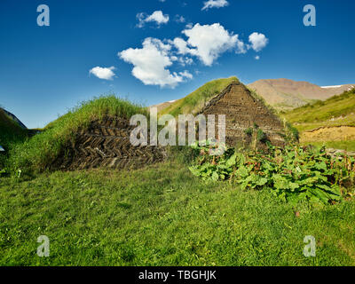 Til Solu Laufas Museum, im Norden Islands. Im alten Stil torfbedeckten Bauernhaus. Stockfoto