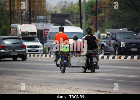 Chiangmai, Thailand - 21. Mai 2019: Eigenes Motorrad, Honda Dream. Foto an der Straße Nr. 121 ca. 8 km von der Innenstadt von Chiang Mai, Thailand. Stockfoto