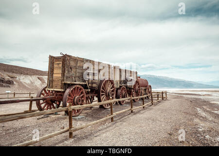 Historische wagen, im Bergbau und in der Übertragung der Borax aus Death Valley die Mojave von den 25 mule Team verwendet wurde. Kalifornien, USA Stockfoto