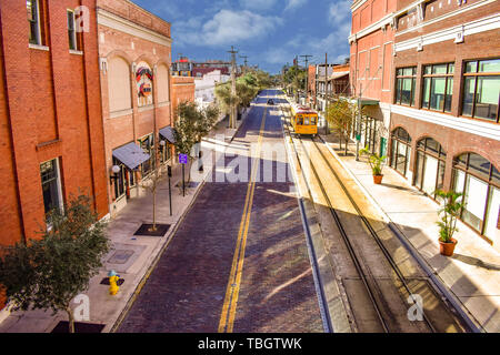 Ybor City Tampa Bay, Florida. Januar 19, 2019 Blick von Oben auf die Strassenbahn in die 8th Avenue. Stockfoto