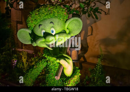Orlando, Florida. März 27, 2019. Dopey Zwerg topiarie in Epcot in Walt Disney World. Stockfoto