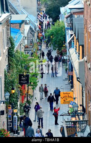 QUEBEC Stadt, Kanada - SEP 10: Old Street in den Tag am 10. September 2012 in Quebec City, Kanada. Die Hauptstadt der kanadischen Provinz Quebec ist es eine der ältesten Städte in Nordamerika. Stockfoto