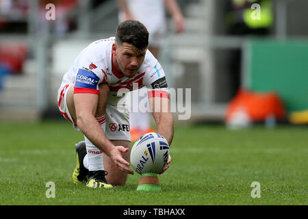 St Helens Lachlan Coote Linien bis eine Umstellung bei den Challenge Cup Viertelfinale am völlig Gottlosen Stadion, St Helens. Stockfoto