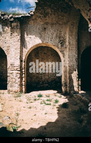Alte versteinerte Höhlen in Armenien Stockfoto