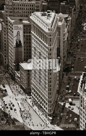 NEW YORK CITY, NY - Nov 30: Flatiron Building Rooftop View am 30. März 2014 in New York City. Flatiron Building von Chicago's Daniel Burnham entwickelt wurde ein New Yorker Wahrzeichen der Stadt im Jahre 1966 bezeichnet. Stockfoto