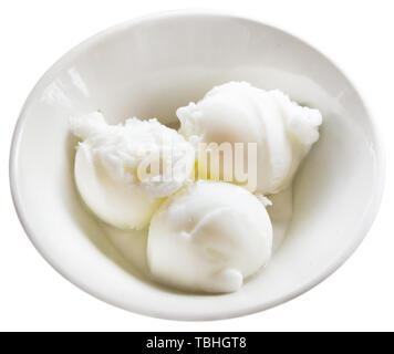Molkerei - kostenloses Dessert. Leckeren Zitronensorbet in Weiß Schüssel serviert. Auf weissem Hintergrund Stockfoto