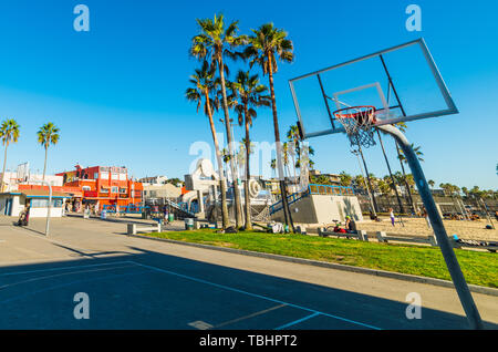 Venedig, CA, USA - November 03, 2016: Basketballkorb in Venice Beach Stockfoto