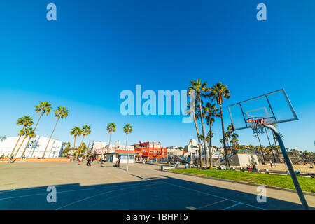 Venedig, CA, USA - November 03, 2016: Basketballkorb in Venice Beach Stockfoto