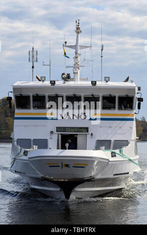 Pendlerboot Vånö (Waxholmsbolaget) in Karlsudd, bei Vaxholm, Schweden Stockfoto