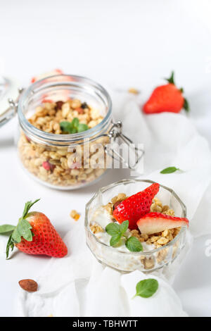 Gesunde Frucht Joghurt nachos Frühstück Stockfoto