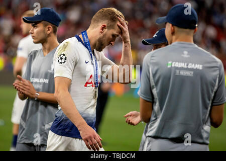 Madrid, Spanien. 02 Juni, 2019. Finale der UEFA Champions League gegen Liverpool, Tottenham Hotspur FC; eine niedergeschlagene Harry Kane von Tottenham Hotspur Credit: Aktion Plus Sport Bilder/Alamy leben Nachrichten Stockfoto