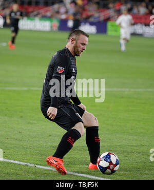 Washington DC, USA. 1. Juni 2019. D.C. United Vorwärts (9) Wayne Rooney steuert die Kugel während ein MLS Fußball Match zwischen der DC United und die San Jose Earthquakes bei Audi Feld in Washington DC. Justin Cooper/CSM/Alamy leben Nachrichten Stockfoto