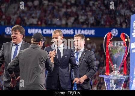 Madrid, Spanien. 1. Juni 2019. Jürgen Klopp Trainer (FC Liverpool) Aleksander Ceferin Präsident (UEFA) während der UEFA Champions League Finale zwischen Tottenham 0-2 FC Liverpool im Estadio Metropolitano in Madrid, Spanien, 1. Juni 2019. Credit: Maurizio Borsari/LBA/Alamy leben Nachrichten Stockfoto