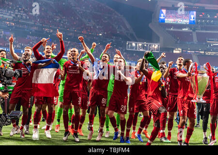 Madrid, Spanien. 1. Juni 2019. Letzte Freude Gruppe Trophy (FC Liverpool) während der UEFA Champions League Finale zwischen Tottenham 0-2 FC Liverpool im Estadio Metropolitano in Madrid, Spanien, 1. Juni 2019. Credit: Maurizio Borsari/LBA/Alamy leben Nachrichten Stockfoto