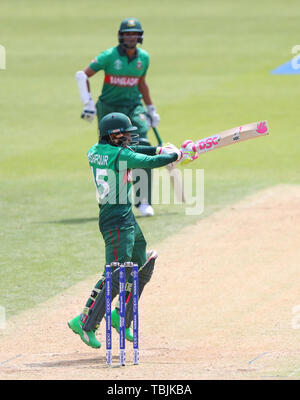 London, Großbritannien. 02 Juni, 2019. Mushfiqur Rahim von Bangladesch spielt einen Schuß während der Südafrika v Bangladesch, ICC Cricket World Cup match, am Kia Oval, London, England. Quelle: European Sports Fotografische Agentur/Alamy leben Nachrichten Stockfoto