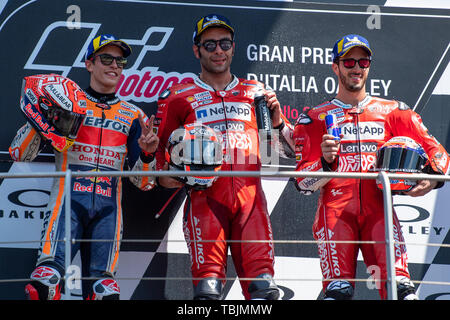 Mugello, Italien. 02 Juni, 2019. Podium motoGP Petrucci, Marquez, Dovizioso Credit: Unabhängige Fotoagentur/Alamy leben Nachrichten Stockfoto