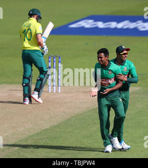 LONDON, ENGLAND. 02. JUNI 2019: Mustafizur Rahman von Bangladesh feiert die wicket von David Miller von Südafrika während des Südafrika v Bangladesch, ICC Cricket World Cup match, am Kia Oval, London, England. Quelle: European Sports Fotografische Agentur/Alamy Live News Credit: Europäische Sport Fotografische Agentur/Alamy Live News Credit: Europäische Sport Fotografische Agentur/Alamy leben Nachrichten Stockfoto