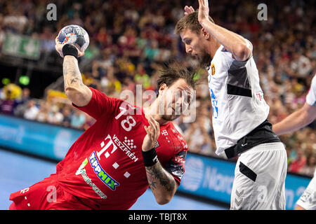 Köln, Deutschland. 02 Juni, 2019. Handball: Champions League, Vardar Skopje - Telekom Veszprem, Endrunde, Final Four, Finale. Veszprems Andreas Nilsson wirft auf Ziel. Credit: Marius Becker/dpa/Alamy leben Nachrichten Stockfoto