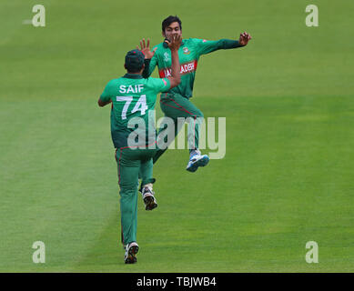 LONDON, ENGLAND. 02. JUNI 2019: mehedi Hasan Miraz von Bangladesch feiert die wicket von Faf du Plessis von Südafrika während des Südafrika v Bangladesch, ICC Cricket World Cup match, am Kia Oval, London, England. Credit: Cal Sport Media/Alamy leben Nachrichten Stockfoto