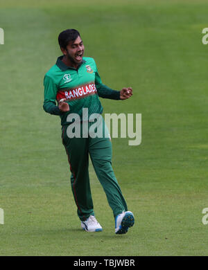 LONDON, ENGLAND. 02. JUNI 2019: mehedi Hasan Miraz von Bangladesch feiert die wicket von Faf du Plessis von Südafrika während des Südafrika v Bangladesch, ICC Cricket World Cup match, am Kia Oval, London, England. Credit: Cal Sport Media/Alamy leben Nachrichten Stockfoto