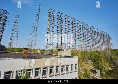 Ehemalige militärische Duga Radar in Sperrzone von Tschernobyl, Ukraine Stockfoto