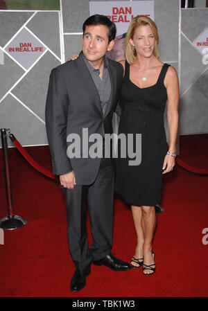 LOS ANGELES, Ca. Oktober 25, 2007: Steve Carell & Frau Nancy Wände bei der Weltpremiere seines neuen Films "im wirklichen Leben" am El Capitan Theatre, Hollywood. © 2007 Paul Smith/Featureflash Stockfoto