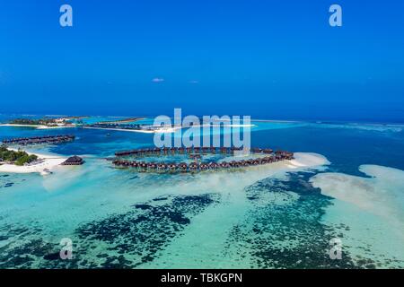 Luftaufnahme, Lagune der Malediven Insel Olhuveli mit Wasser Bungalows, Süd-Male-Atoll, Malediven Stockfoto