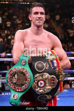 Callum Smith feiert seinen Sieg gegen Hassan N'Din uper der WBA' Welt, WBC, Diamant, Ring Magazin Super-Middlesweight Titel Kampf im Madison Square Garden, New York bin. Stockfoto