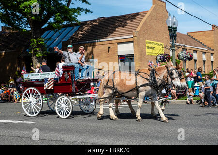 Ebenezer christliche Schule Schwimmer im 2019 Lynden Landwirte Day Parade. Lynden, Washington Stockfoto