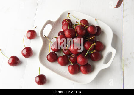 Noch fotografische Bilder von Kirschen und Heidelbeeren Stockfoto