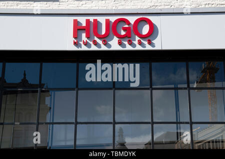 Reklametafeln Hugo Boss in Amsterdam Die Niederlande 2019 Stockfoto