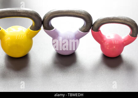 Bunte wasserkocher Bell auf Tisch Stockfoto