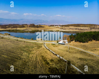 Aleksandrovac See Landschaft im südlichen Serbien Luftaufnahme Stockfoto