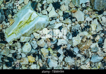 Kleine Steine unter Wasser Stockfoto