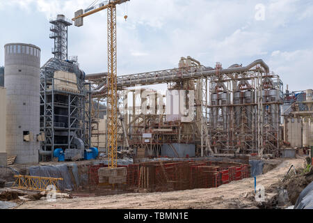 Bau der Luftreinhaltung Anlagen als Elektrofilter ESP und Staubfilter im Werk. Stockfoto