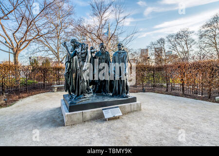 Philadelphia, Pennsylvania, USA - Dezember, 2018 - Die Bürger von Calais von Auguste Rodin in den Gärten von Rodin Museum in Philadelphia. Stockfoto