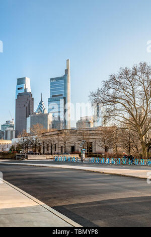 Philadelphia, Pennsylvania, USA - Dezember, 2018 - Blick auf die Skyline, in der Nähe von Rodin Museum, Downtown. Stockfoto