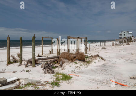 Mexiko Strand, Florida - Zerstörung von Hurrikan Michael ist sieben Monate weit verbreitet Nach der Kategorie 5 Sturm im Florida Panhandle. Stockfoto